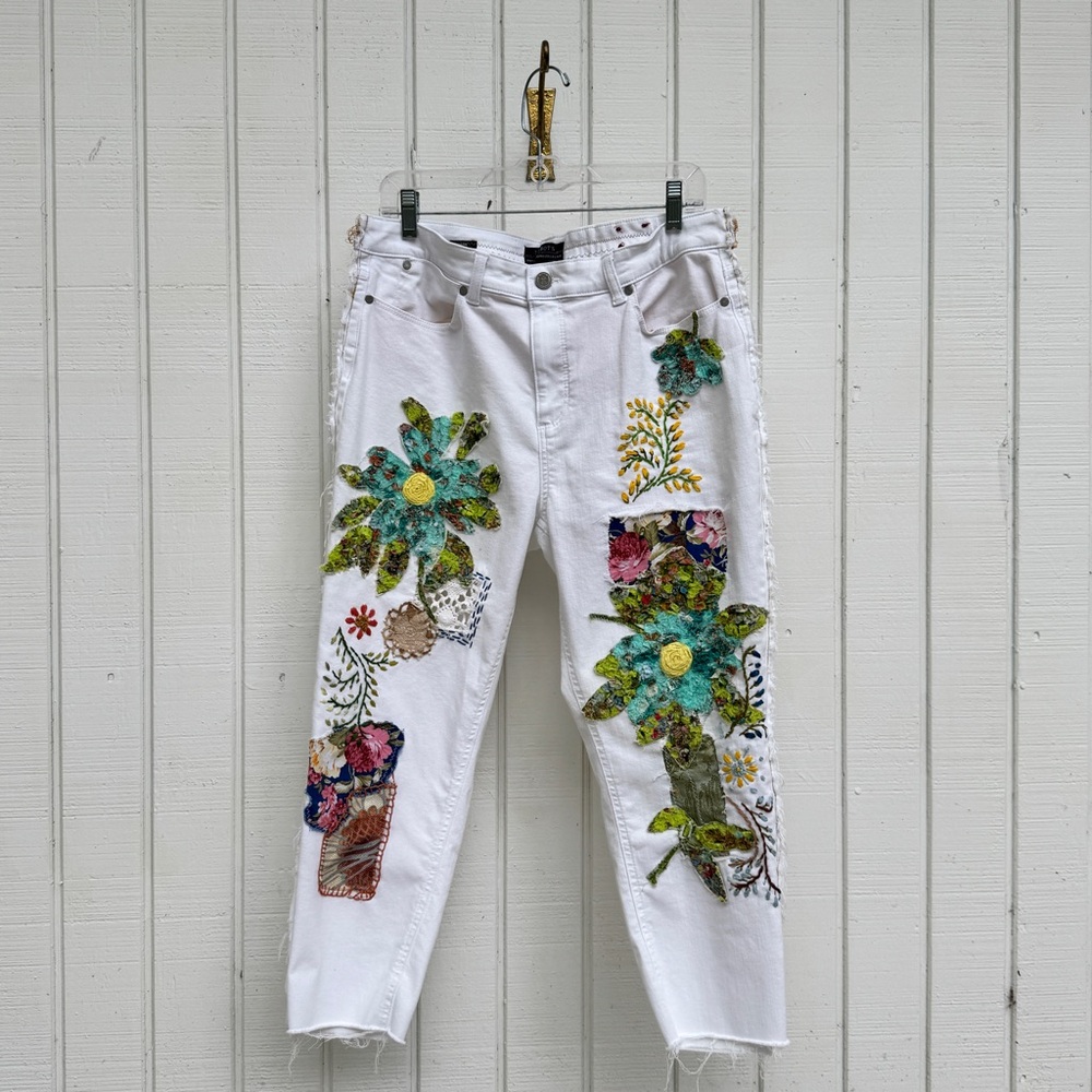 Talbots White Straight Leg Jeans with Green Embroidery